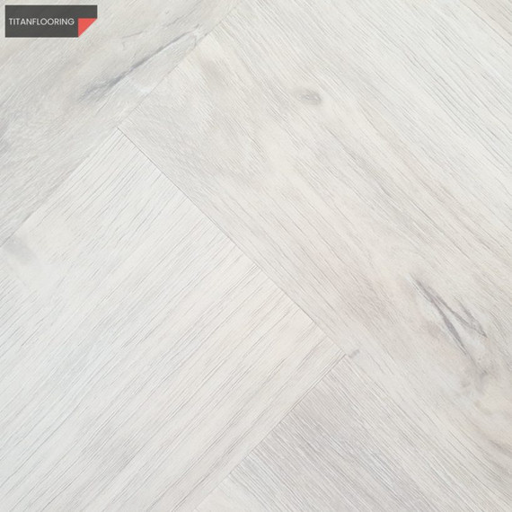 Titanflooring COTTON WHITE OAK UNICLIC HALSZÁLKA SPC PADLÓ